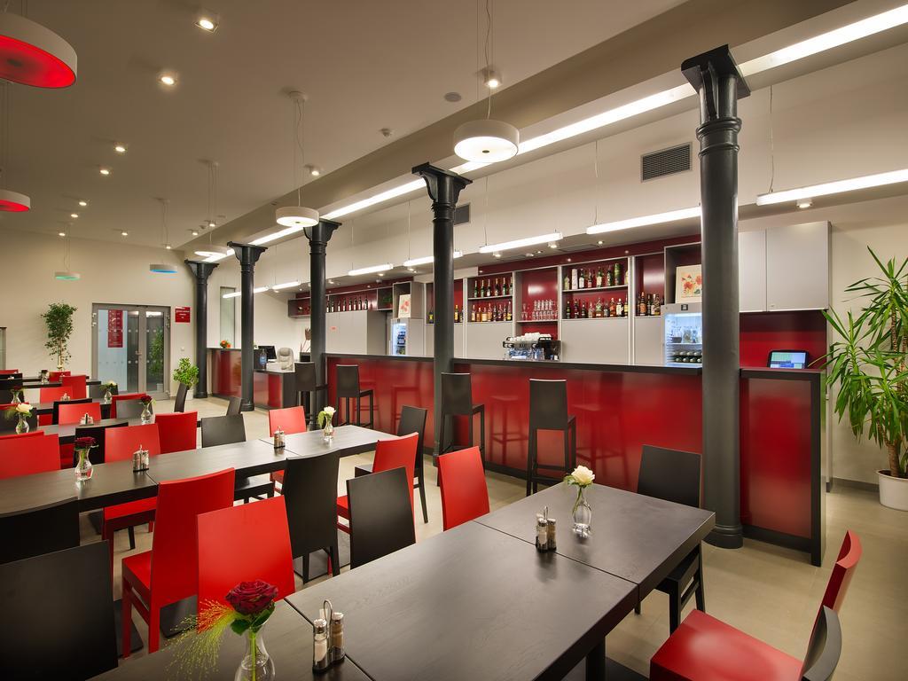 Ea Business Hotel Ихлава Екстериор снимка