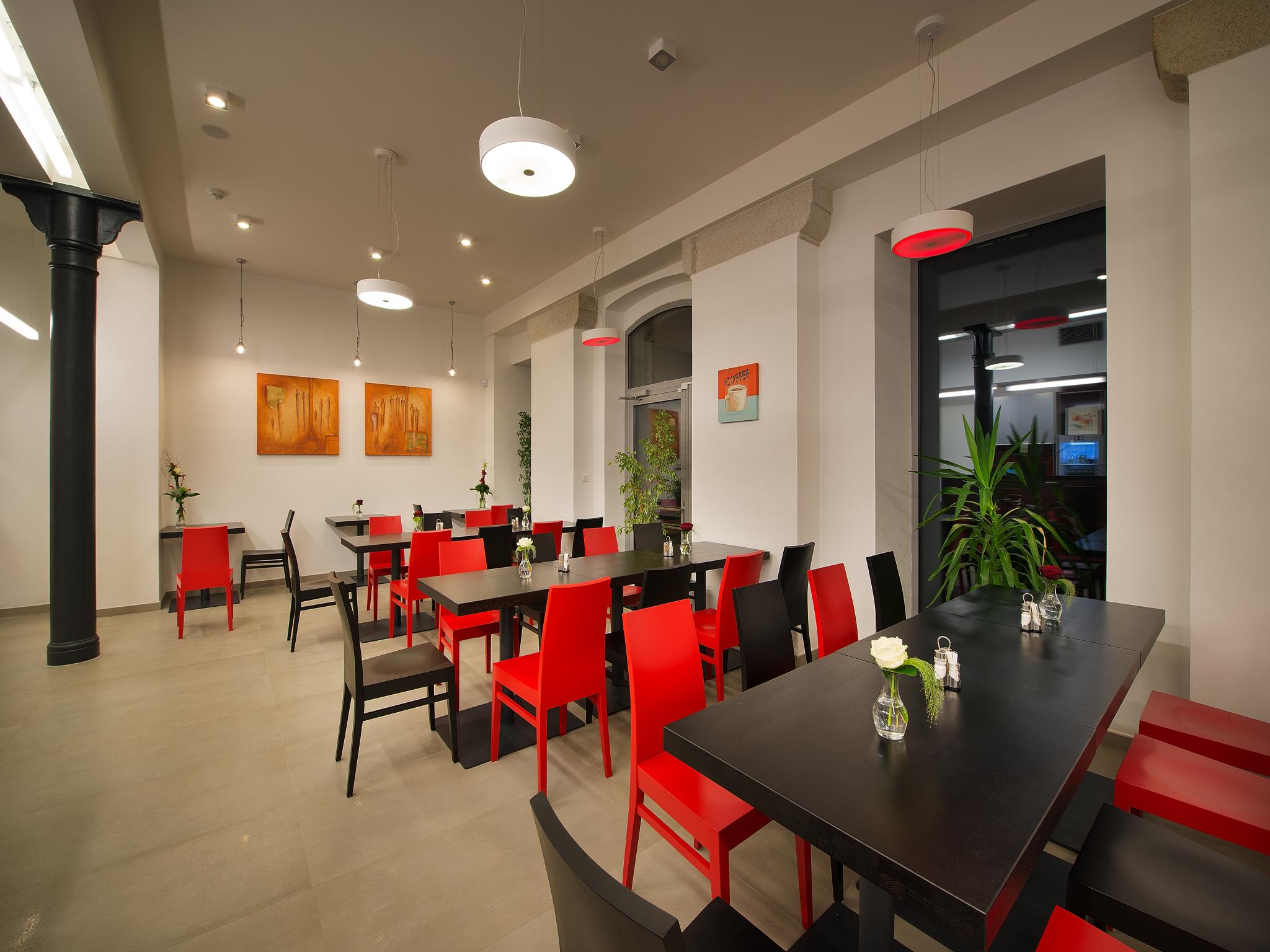 Ea Business Hotel Ихлава Екстериор снимка