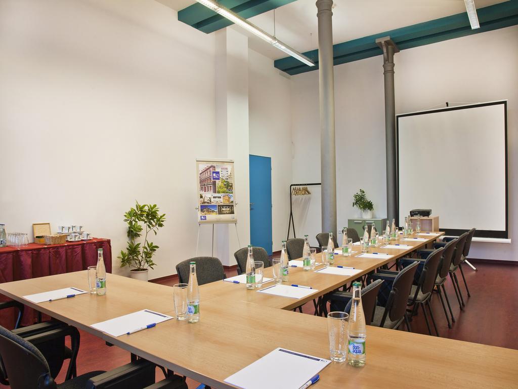 Ea Business Hotel Ихлава Екстериор снимка