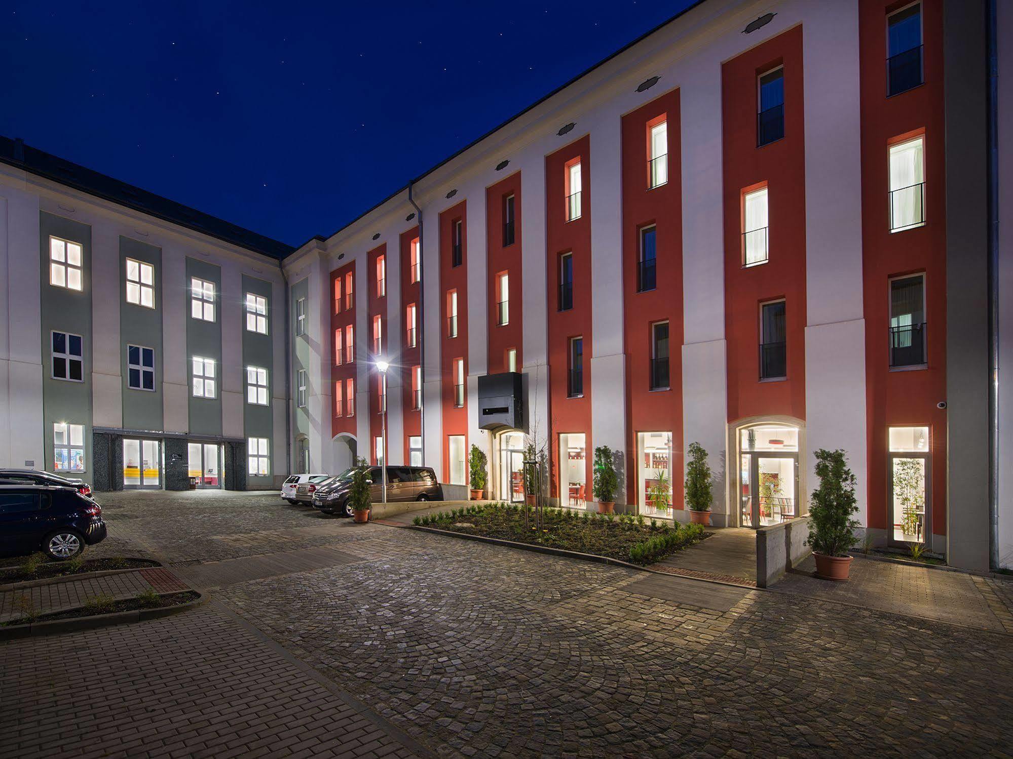 Ea Business Hotel Ихлава Екстериор снимка