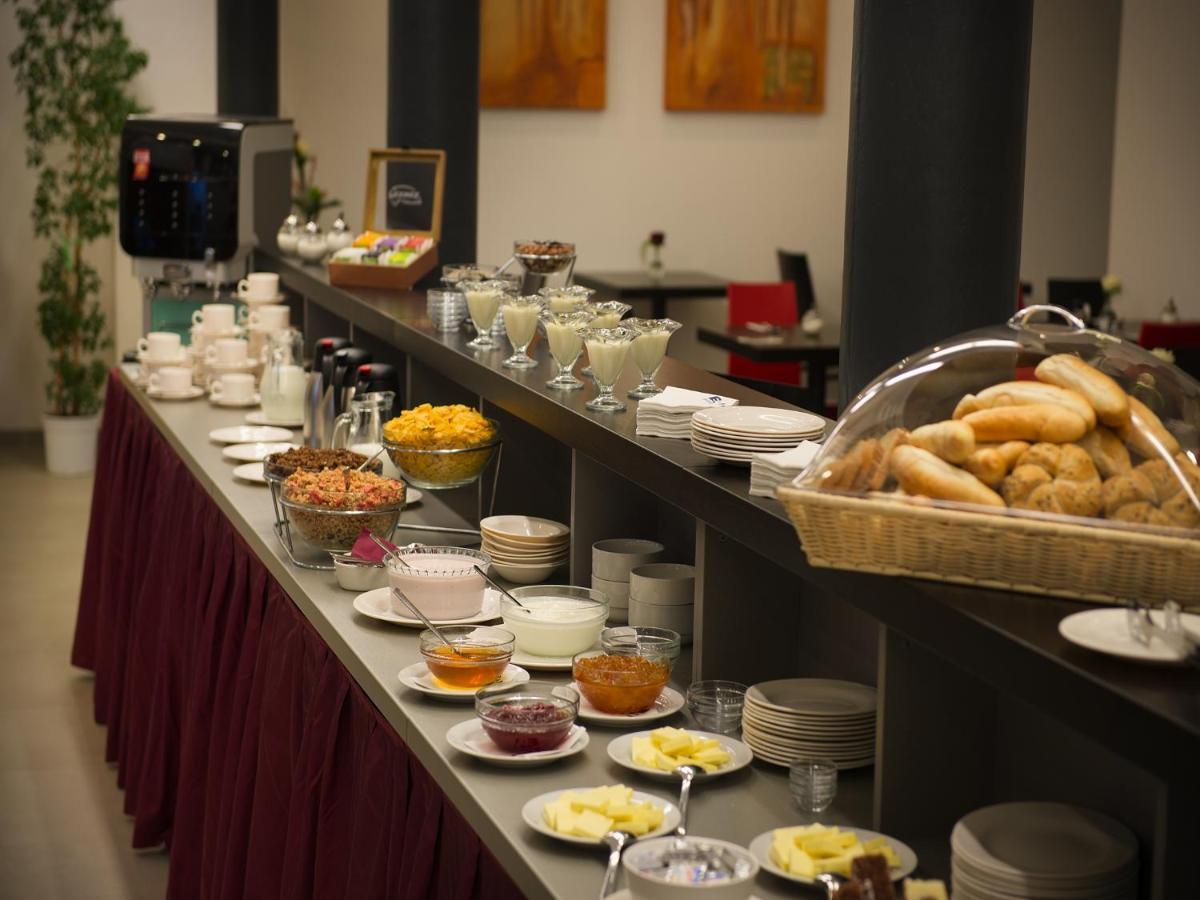 Ea Business Hotel Ихлава Екстериор снимка