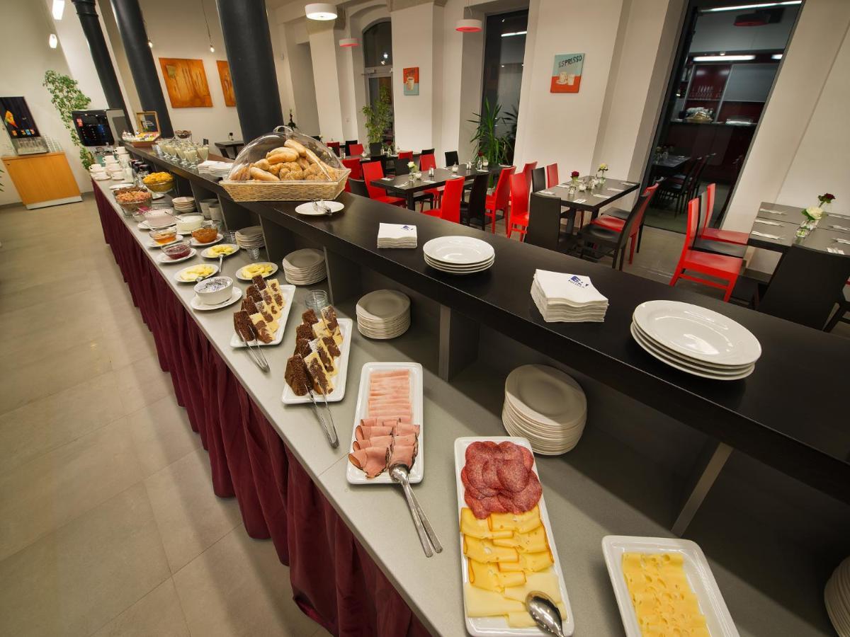 Ea Business Hotel Ихлава Екстериор снимка