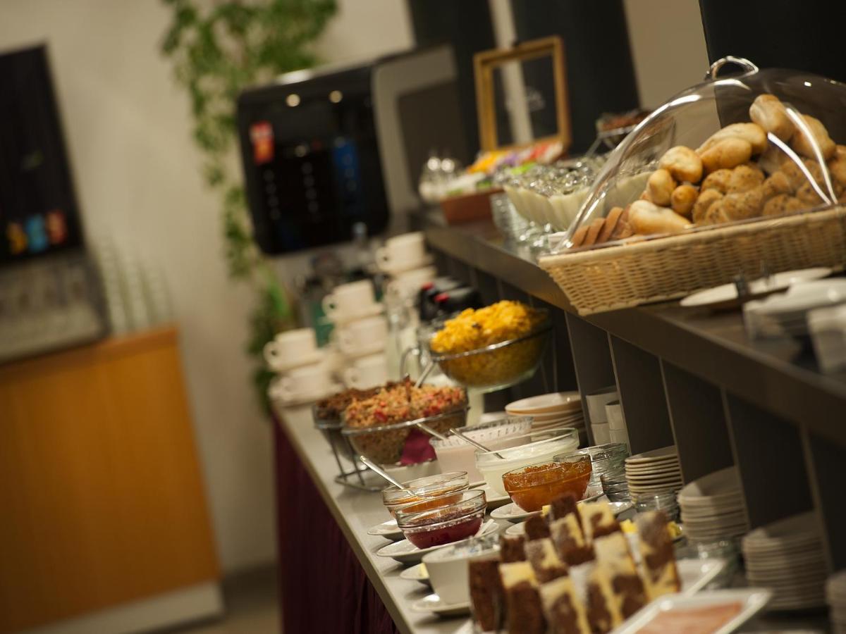 Ea Business Hotel Ихлава Екстериор снимка