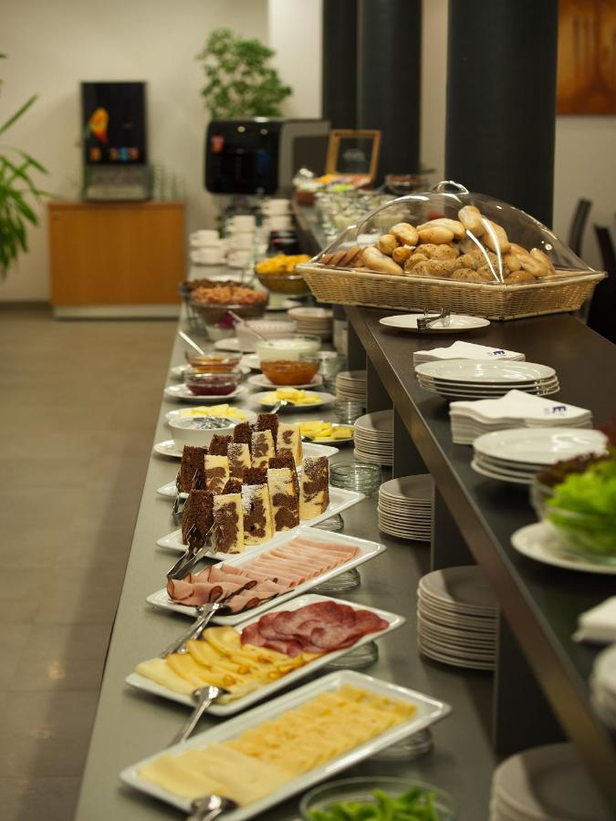 Ea Business Hotel Ихлава Екстериор снимка