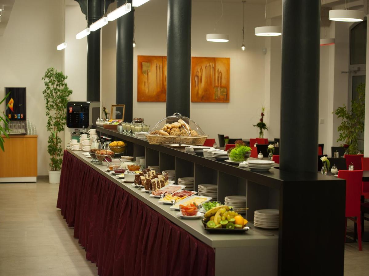 Ea Business Hotel Ихлава Екстериор снимка