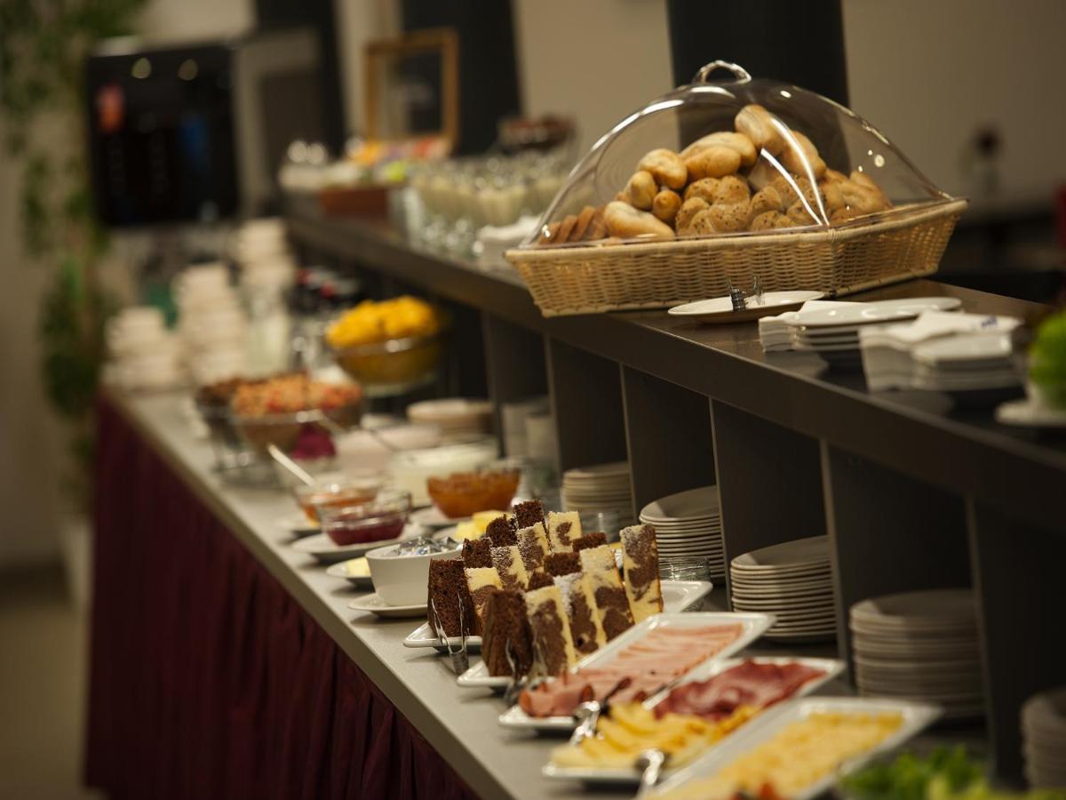 Ea Business Hotel Ихлава Екстериор снимка