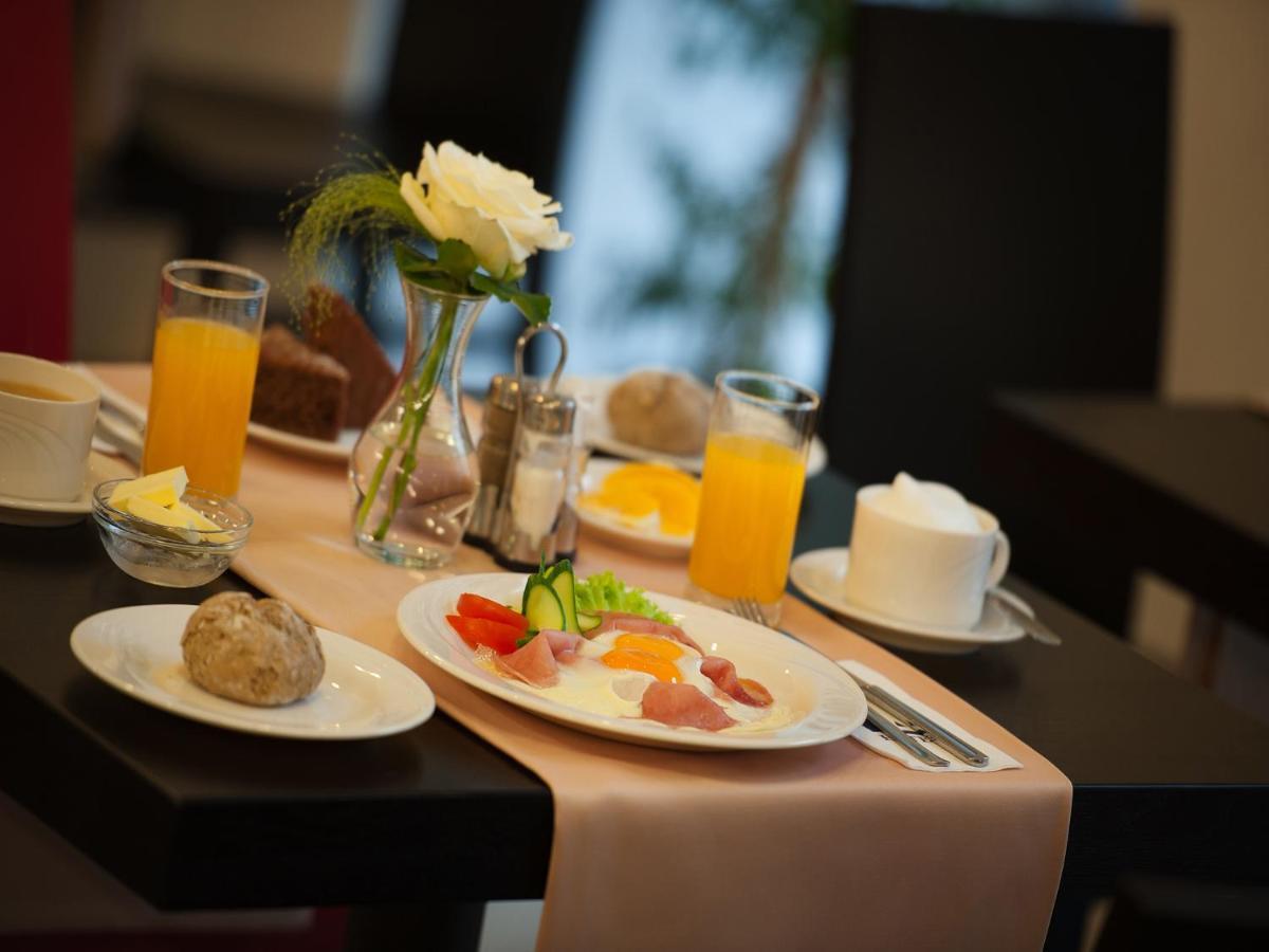 Ea Business Hotel Ихлава Екстериор снимка