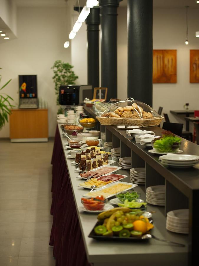 Ea Business Hotel Ихлава Екстериор снимка