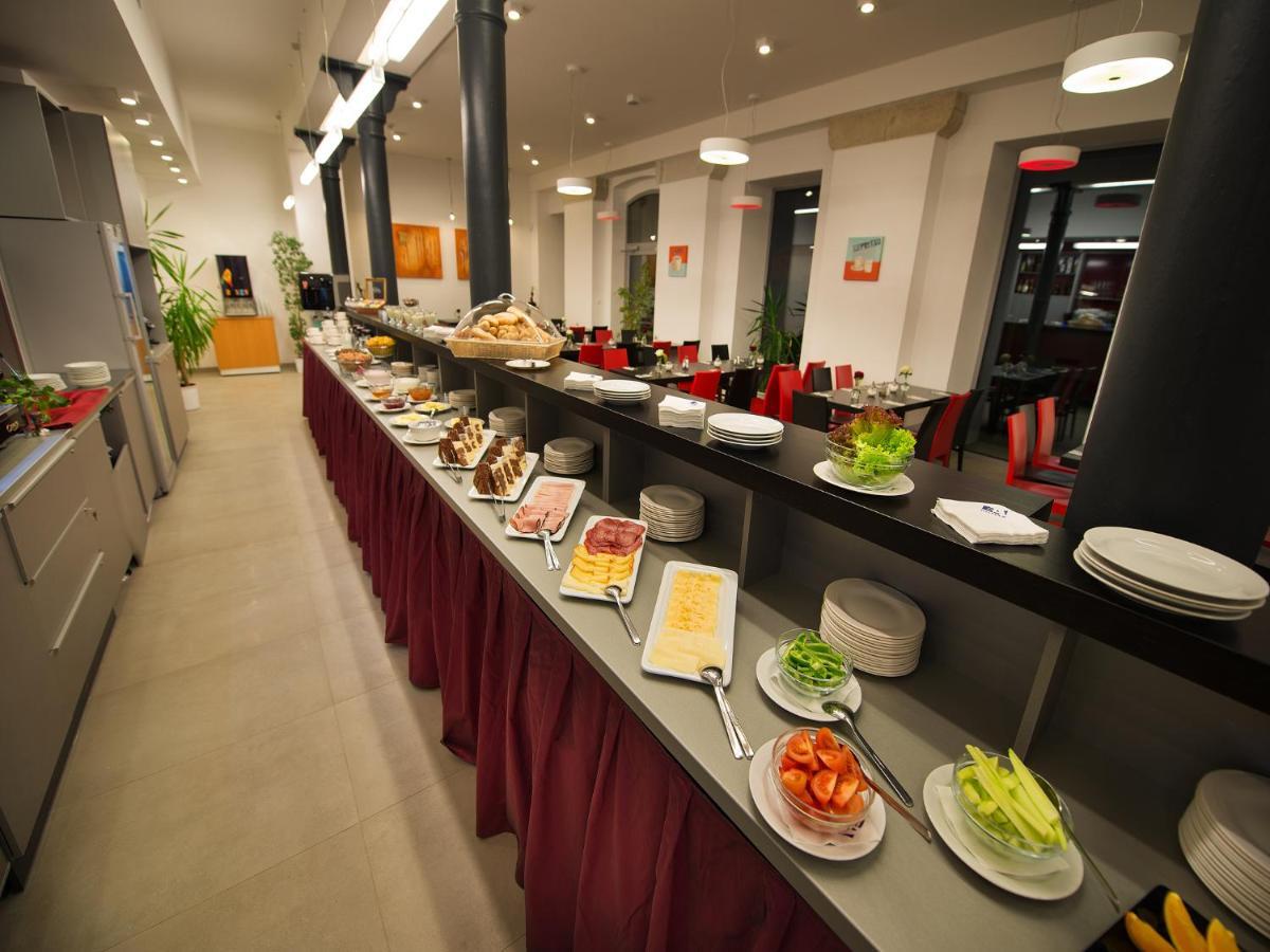 Ea Business Hotel Ихлава Екстериор снимка