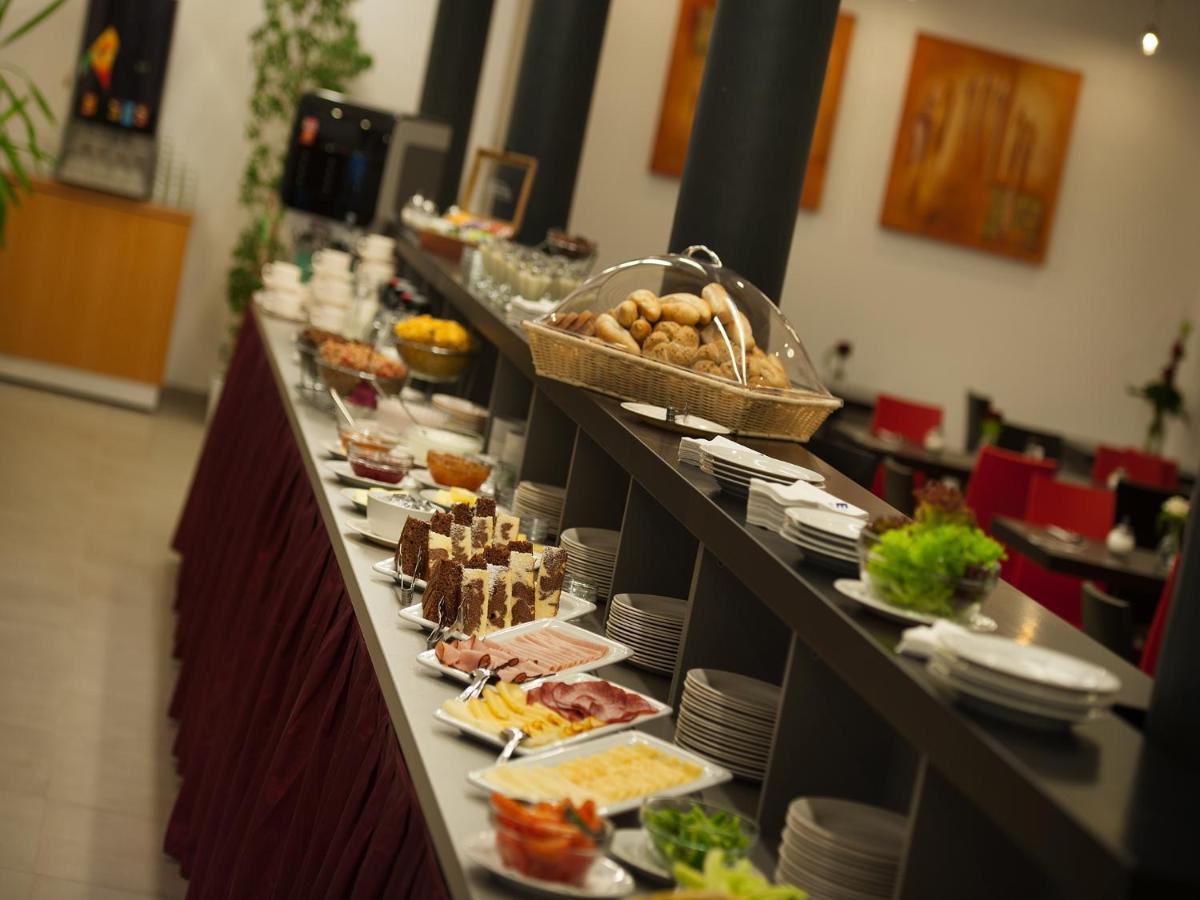 Ea Business Hotel Ихлава Екстериор снимка